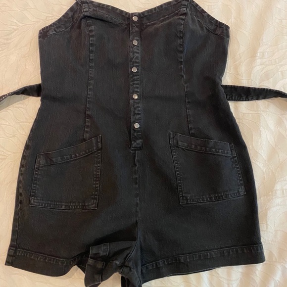 ‼️SOLD‼️Black Belted Twill Romper! - Picture 4 of 4